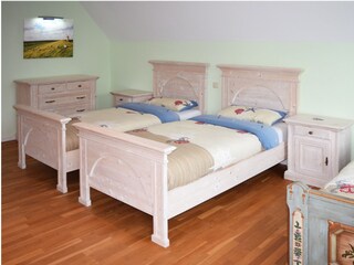 Schlafzimmer mit 3 Einzelbetten