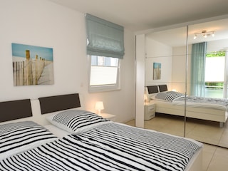 Schlafzimmer 1