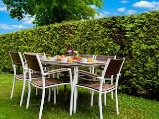 Essplatz im Garten