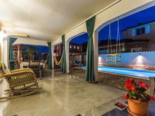 überdachtes Terasse