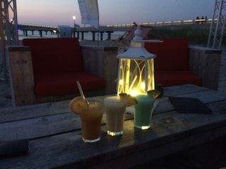 Unsere Cocktails in der Lounge am Meer ;-)