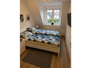 Schlafzimmer 1
