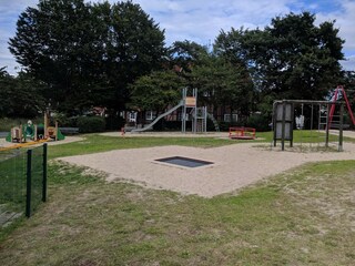 neuer Spielplatz vor der Ferienwohnung