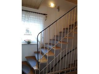 Treppe ins 1. OG