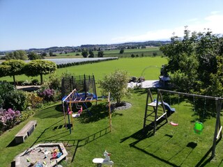 Garten mit Spielgeräten