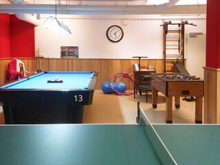 Freizeitraum mit Pool/Billard, Tischkicker, Tischtennis