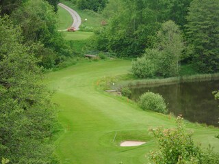 Ein Abschlagsplatz vom Golfplatz