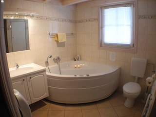 Wellnessbad mit Whirlpool