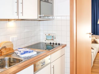 Küche incl. Mikrowelle mit Grillfunktion, Ceranfeld