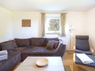 Wohnzimmer mit Eckcoach und Lesesessel