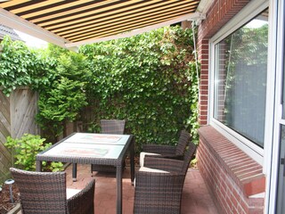 Terrasse mit Markise ...