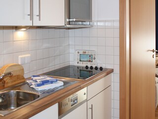 Ihre "Sandbiene" Küche inkl. Mikrowelle und Ceranfeld