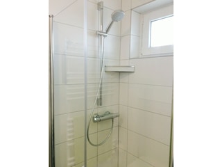 Dusche (110 x 80 cm) mit Fenster