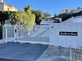 Eingangstor der Residenz Mas du Levant