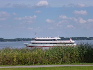 Zwischenahner Meer mit Fahrgastschiff