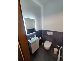 separates WC