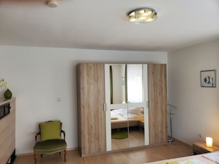 Schlafzimmer 1 (3 Bett Zimmer)