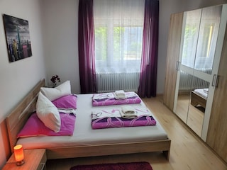 Schlafzimmer 2 (Doppelbett)