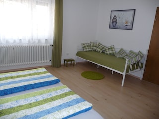 3-Bett Schlafzimmer