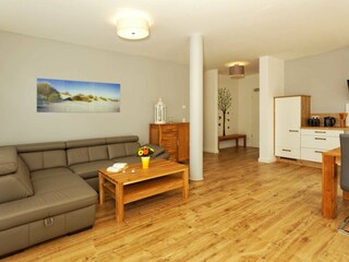 Geräumiges Wohnzimmer