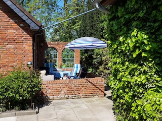 Terrasse bei schönstem Sommerwetter