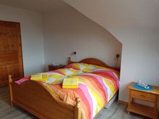 Schlafzimmer 1