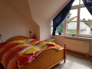 Schlafzimmer 1