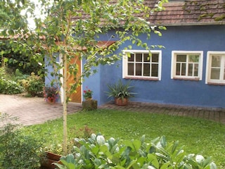 Doncharifa Eingang blaues Haus