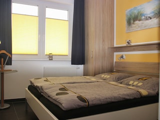 Erstes Schlafzimmer