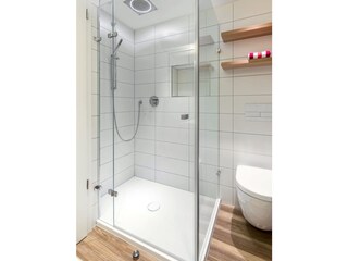 Badezimmer mit Dusche
