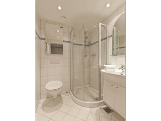 Badezimmer mit Dusche