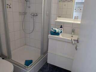Badezimmer mit Dusche