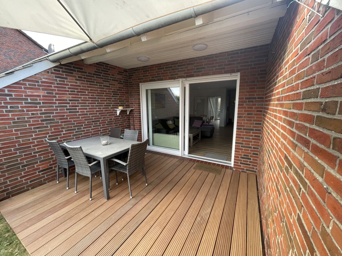 Unser schöne teilüberdachte neue Terrasse