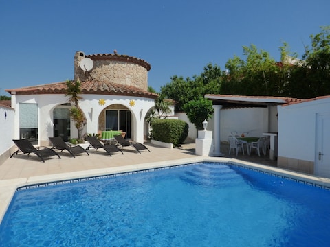 Villa with tower and pool Paradise 148