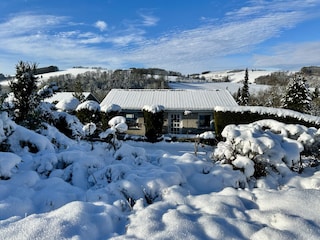 Hausansicht im Winter