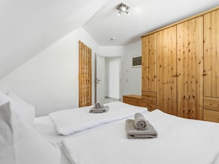 Schlafzimmer mit Doppelbett