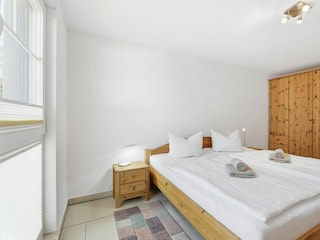 Schlafzimmer mit Doppelbett