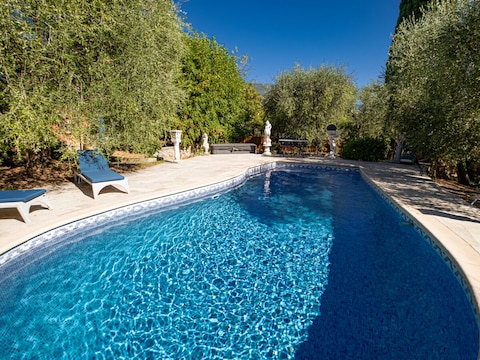 Holiday house Air-conditioned holiday house with private pool - 257 GRA