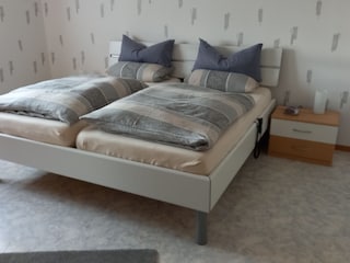 Schlafzimmer 1