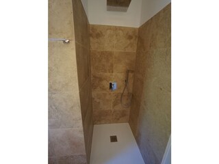 Dusche des neuen Zimmers