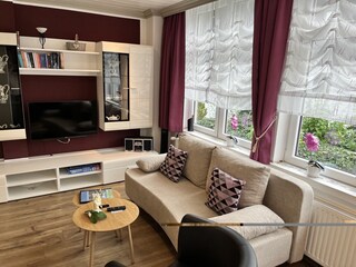 Eva- Wohnzimmer mit neuer (09.26) Schlafcouch