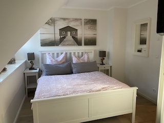 Schlafzimmer mit Doppelbett