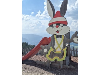 großer Kinderspielplatz im Hopsiland auf der Planai