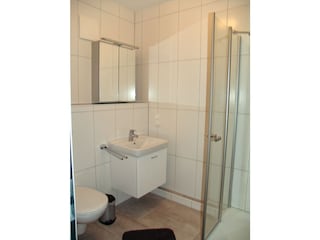Badezimmer mit Dusche