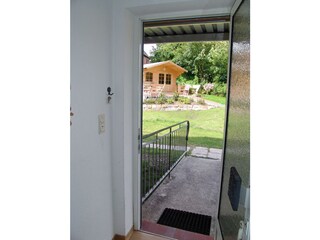 Eingang mit Zugang zum Garten