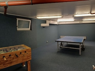 Tischtennis/ Tischkicker