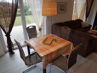 Essecke mit ausziehbarem Tisch