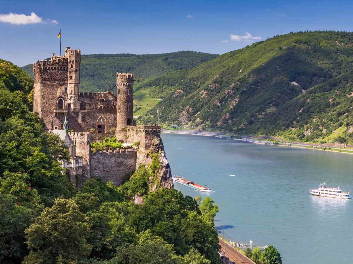 Blick auf den Rhein und die Burgen im Mittelrheintal