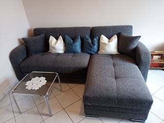 Wohnzimmer mit Schlafcouch NEU