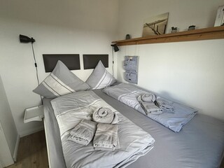 Schlafzimmer mit Doppelbett
